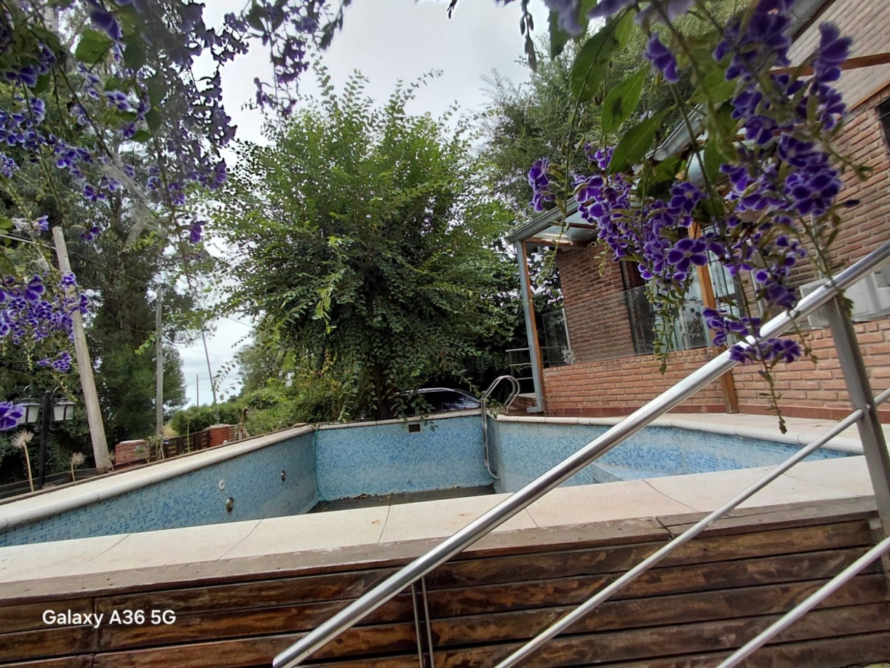 Chalet 6 ambientes en Sierra de los Padres con piscina gran parque