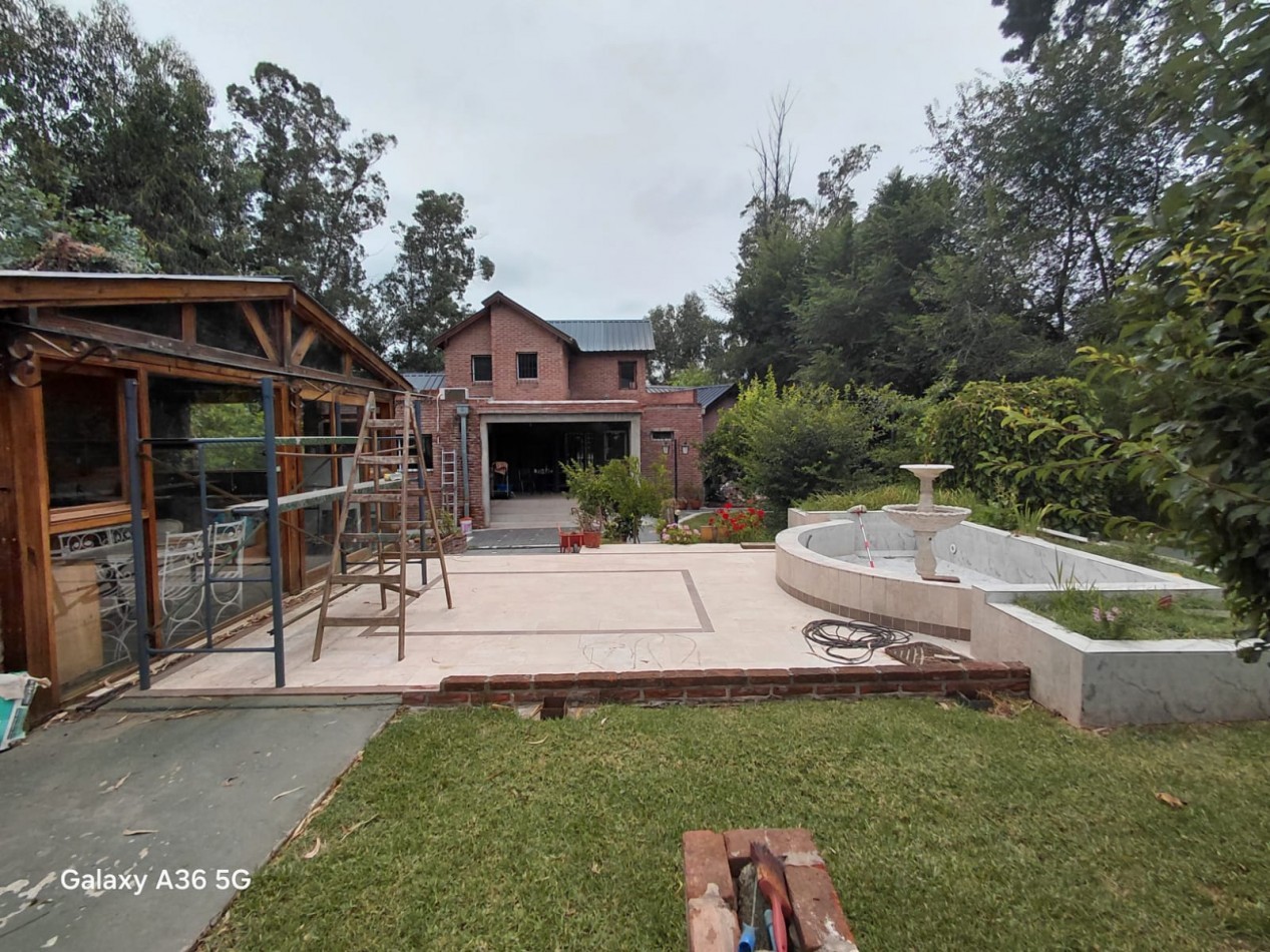 Chalet 6 ambientes en Sierra de los Padres con piscina gran parque