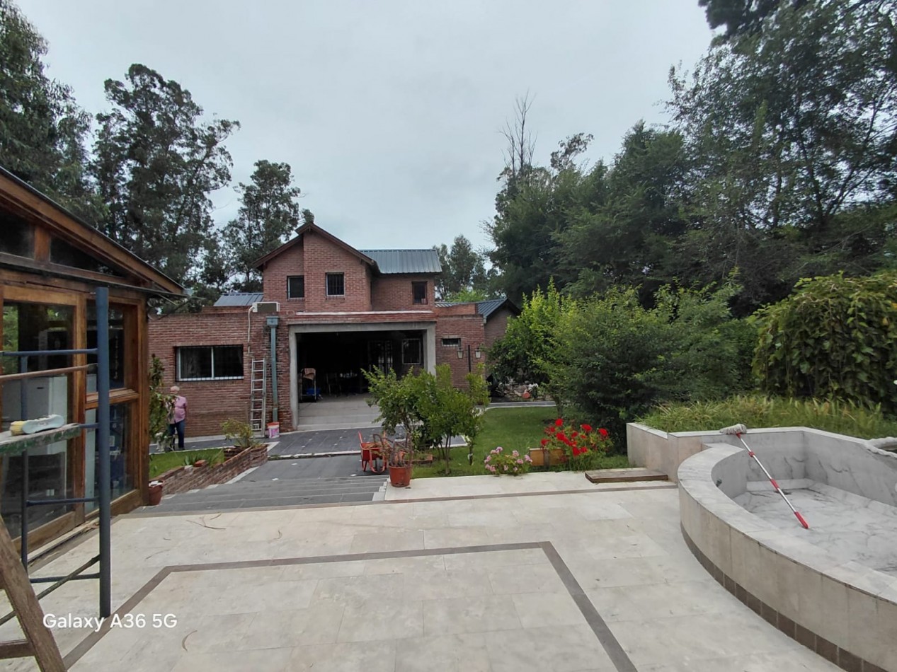Chalet 6 ambientes en Sierra de los Padres con piscina gran parque