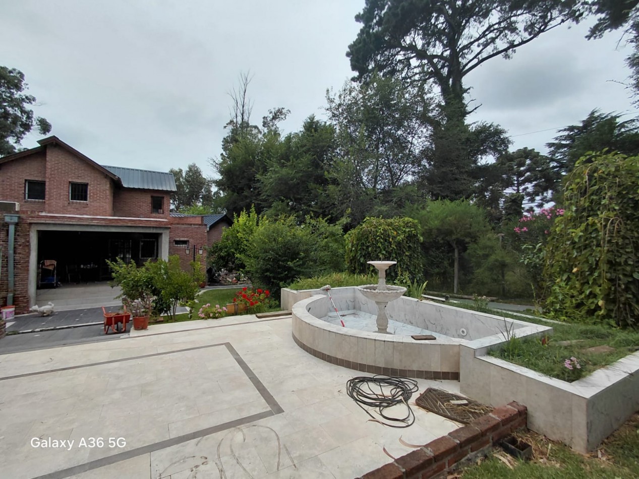 Chalet 6 ambientes en Sierra de los Padres con piscina gran parque