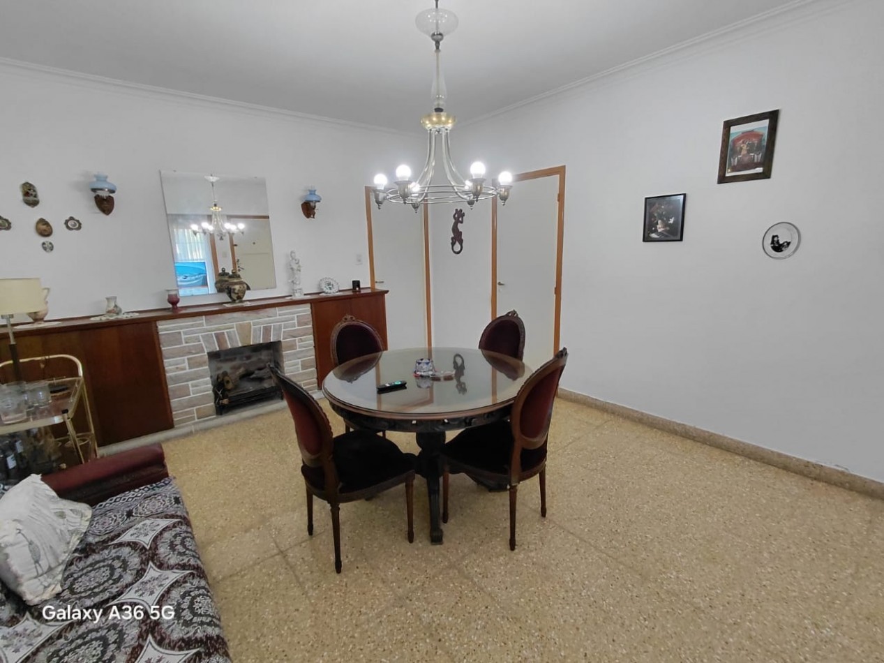 Chalet amplio con gran parquerizado en el ingreso 