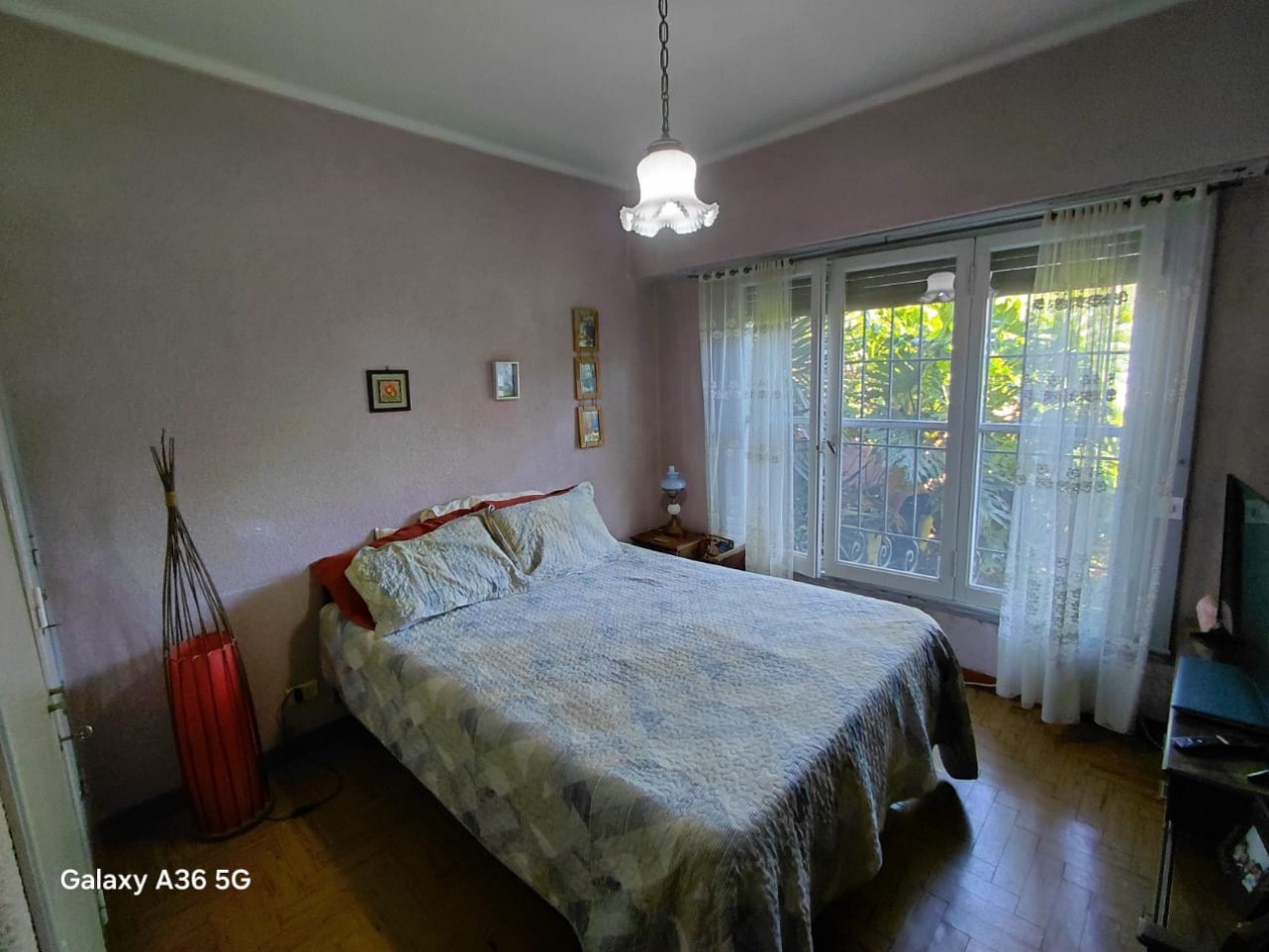 Chalet amplio con gran parquerizado en el ingreso 