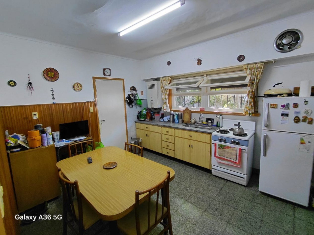 Chalet amplio con gran parquerizado en el ingreso 