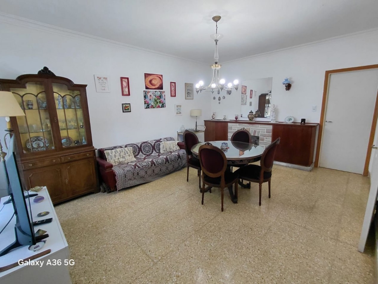 Chalet amplio con gran parquerizado en el ingreso 