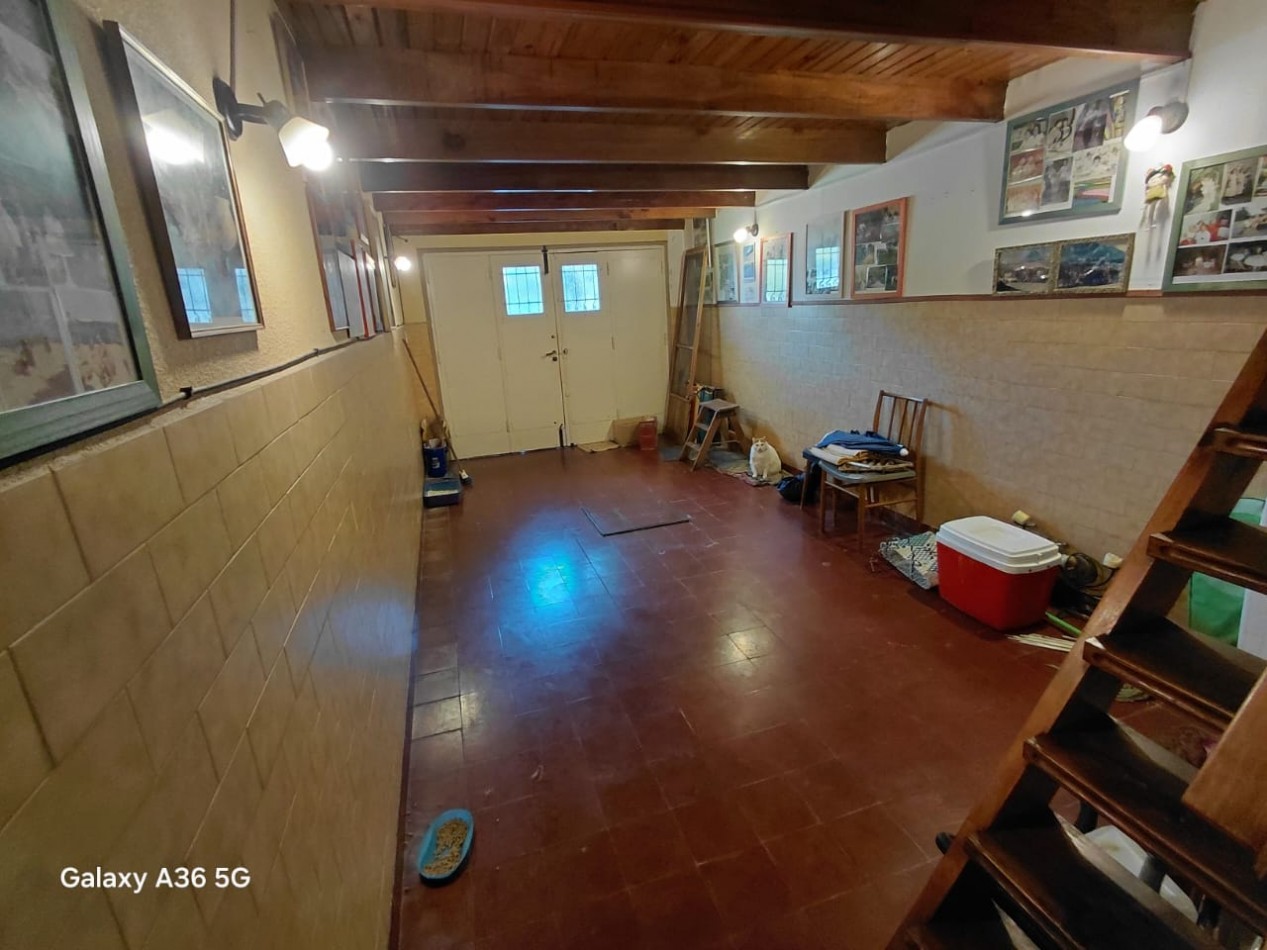 Chalet amplio con gran parquerizado en el ingreso 