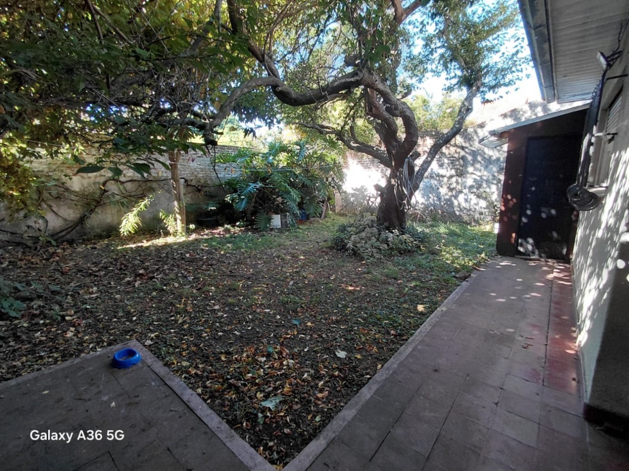 Chalet amplio con gran parquerizado en el ingreso 