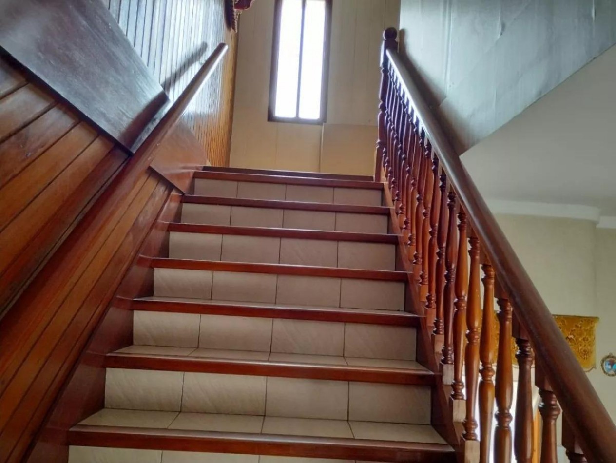 venta en Miramar, Chalet de 6 ambientes 3 dormitorios 3 baños, cochera apta para 3 vehiculos