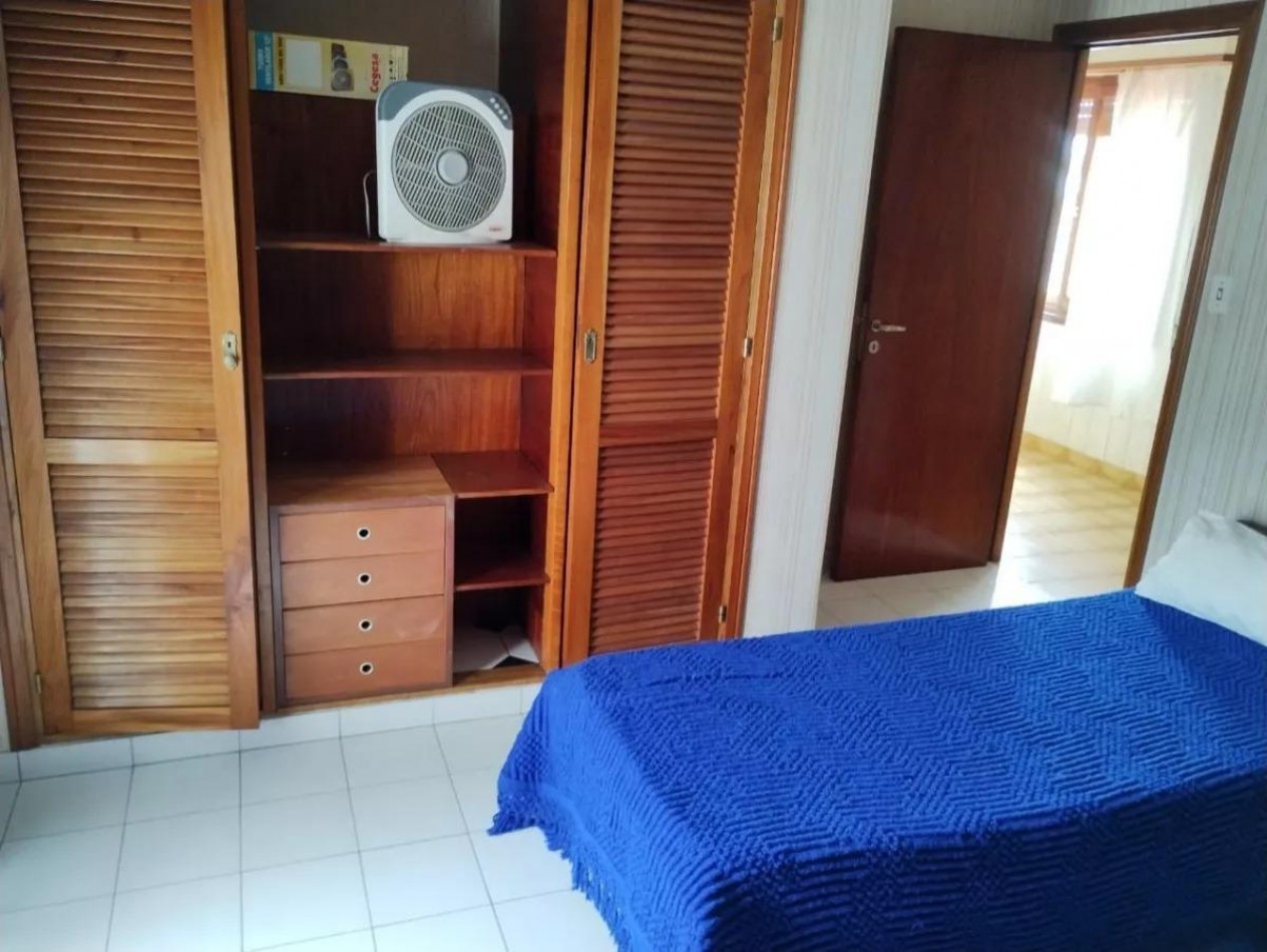 venta en Miramar, Chalet de 6 ambientes 3 dormitorios 3 baños, cochera apta para 3 vehiculos