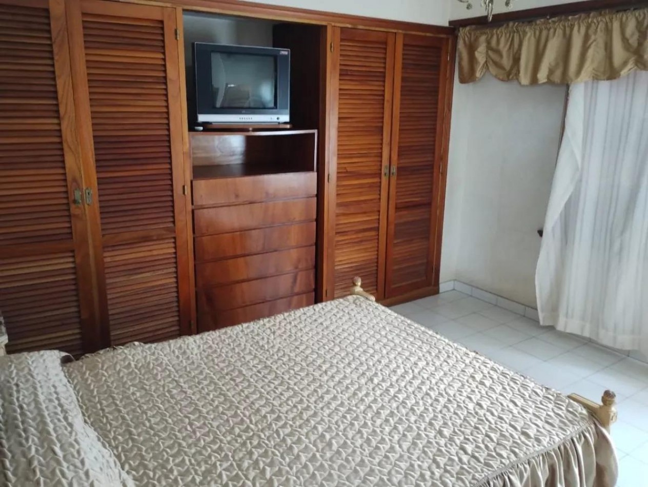 venta en Miramar, Chalet de 6 ambientes 3 dormitorios 3 baños, cochera apta para 3 vehiculos