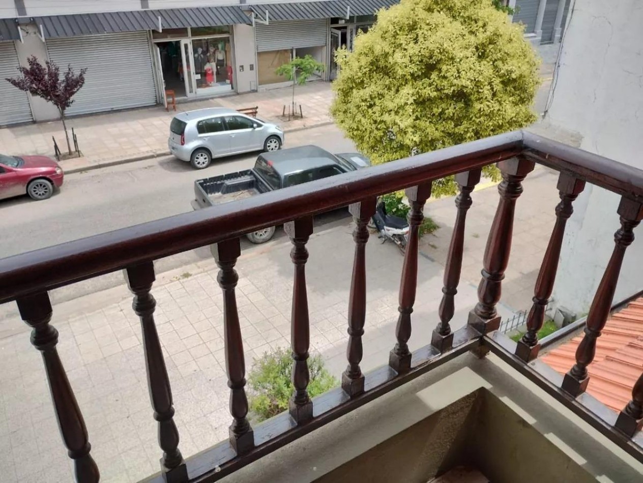 venta en Miramar, Chalet de 6 ambientes 3 dormitorios 3 baños, cochera apta para 3 vehiculos