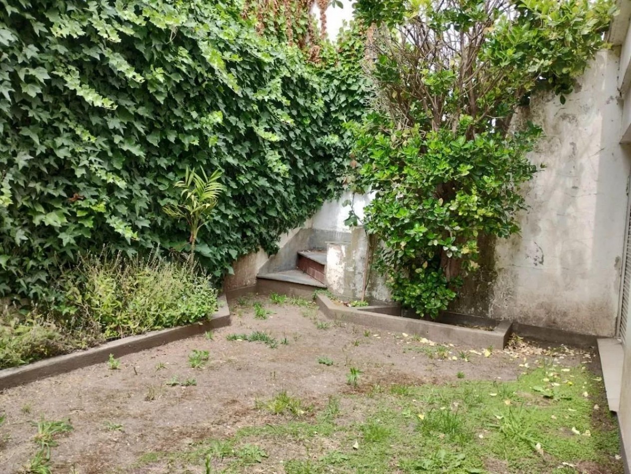 venta en Miramar, Chalet de 6 ambientes 3 dormitorios 3 baños, cochera apta para 3 vehiculos