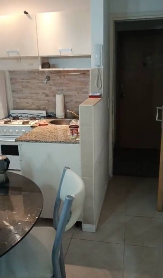 DEPARTAMENTO 2 AMBIENTES CON PATIO EN 1ER PISO  CENTRO MAR DEL PLATA.