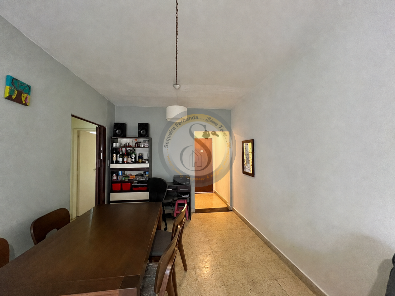 Departamento 3 ambientes con balcon hacia la calle mas quincho salon comedor