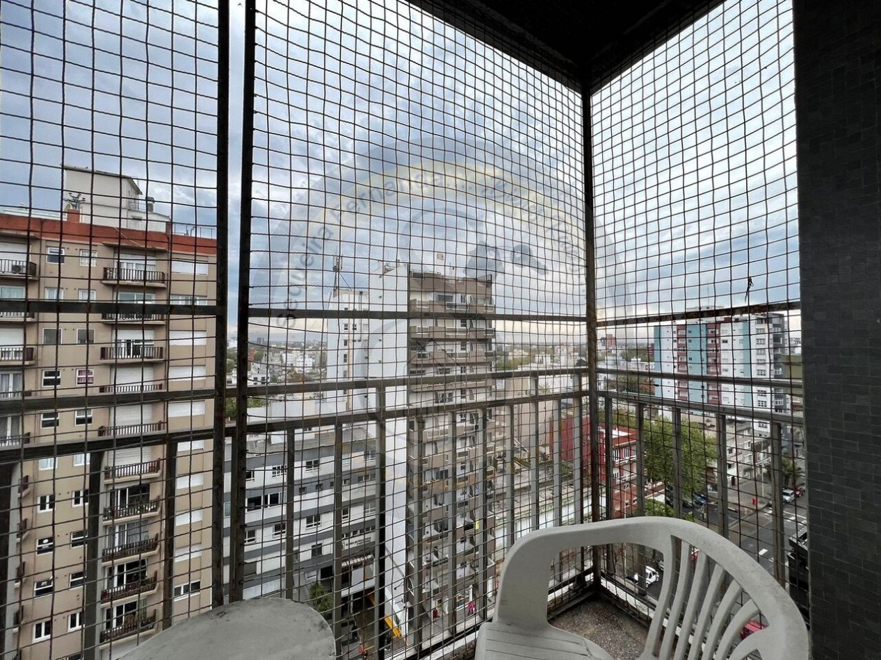 Departamento 3 ambientes con balcon hacia la calle mas quincho salon comedor