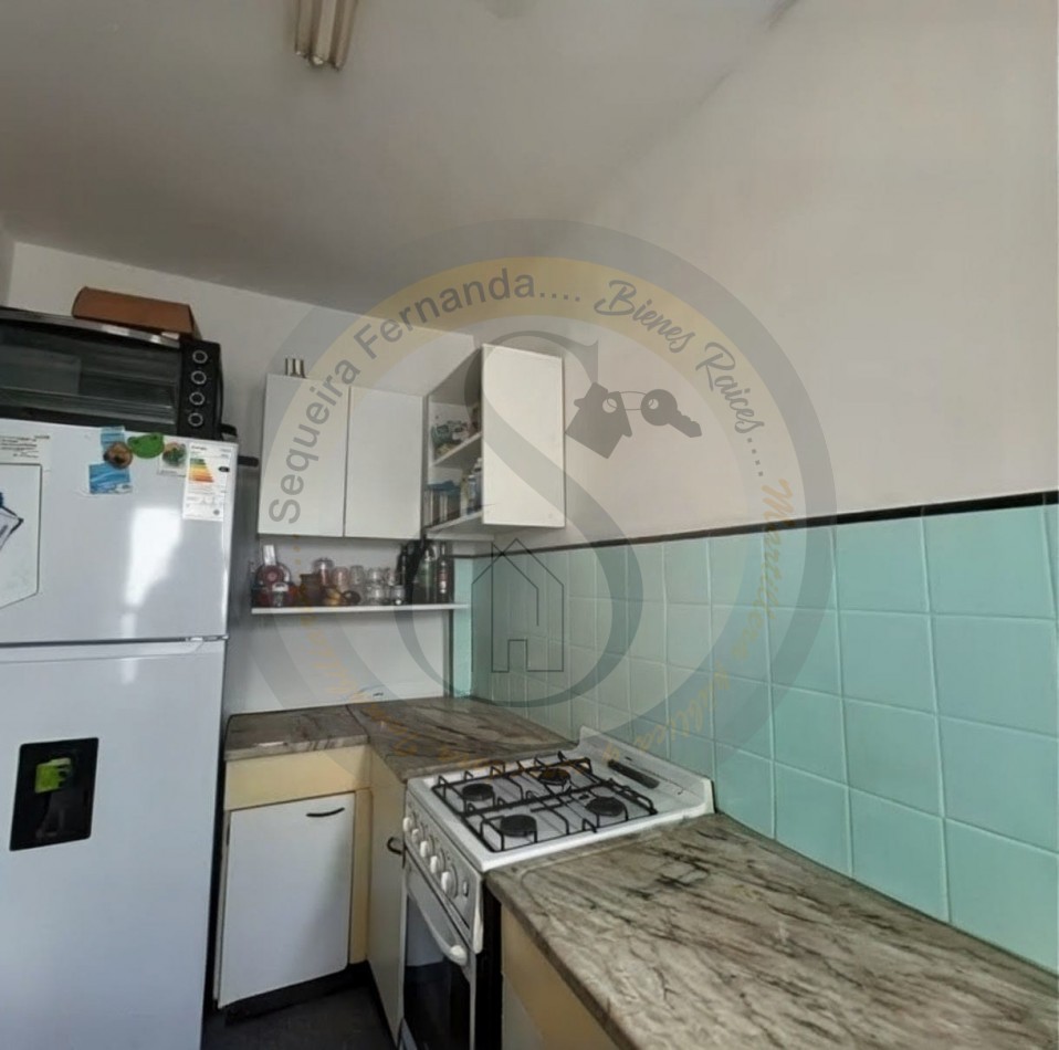 Departamento 3 ambientes con balcon hacia la calle mas quincho salon comedor