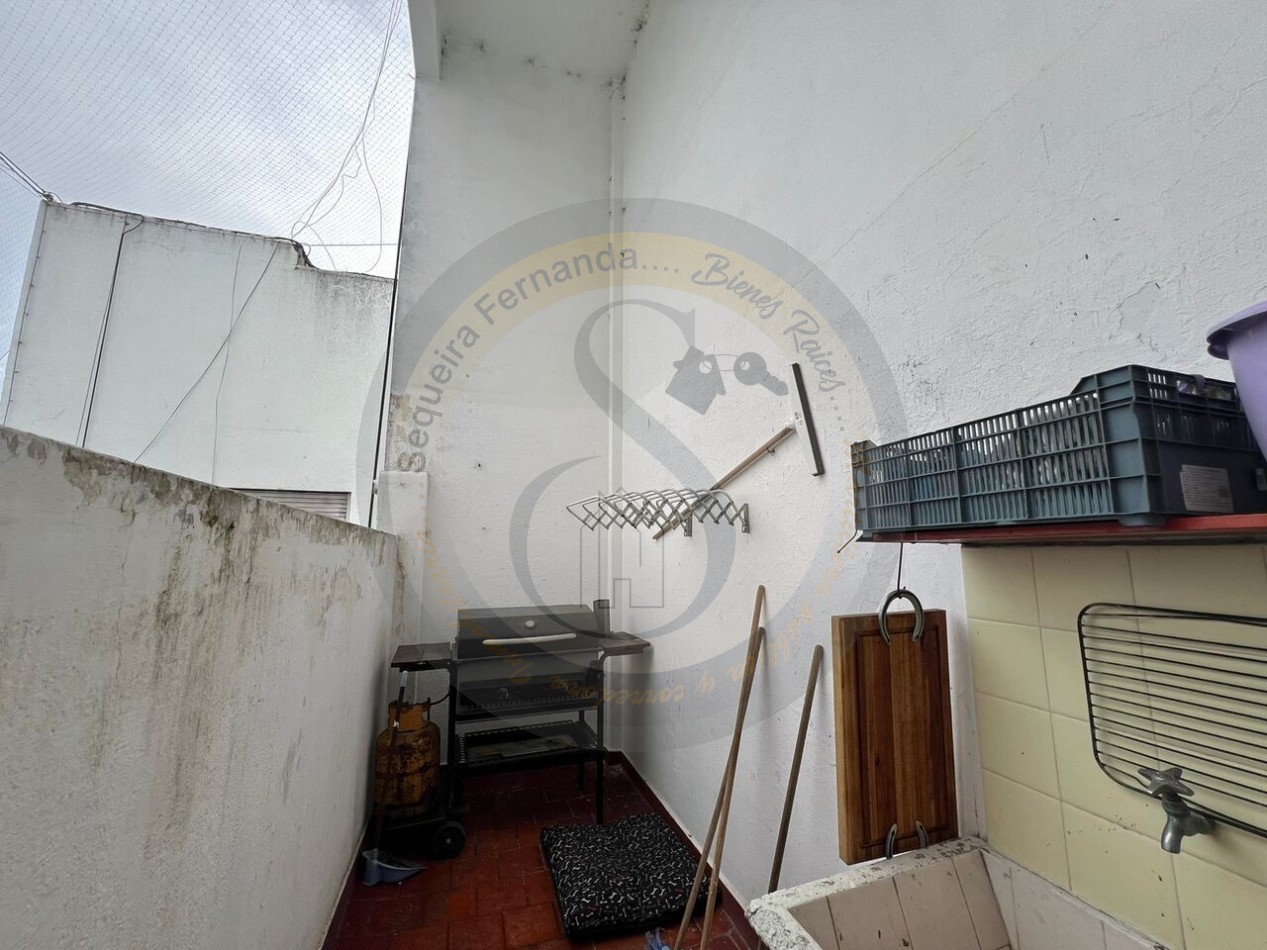 Departamento 3 ambientes con balcon hacia la calle mas quincho salon comedor