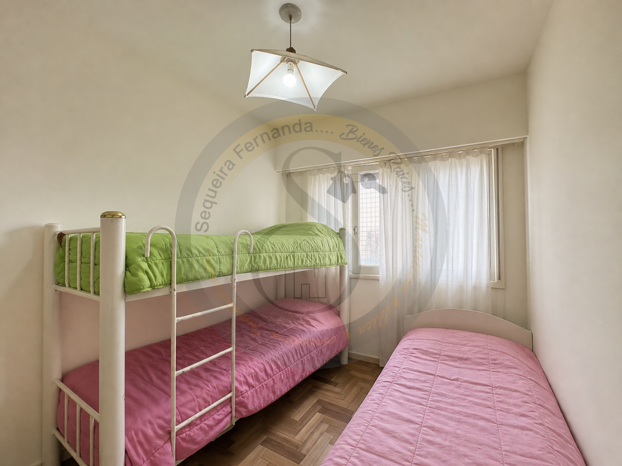 Departamento 3 ambientes con balcon hacia la calle mas quincho salon comedor