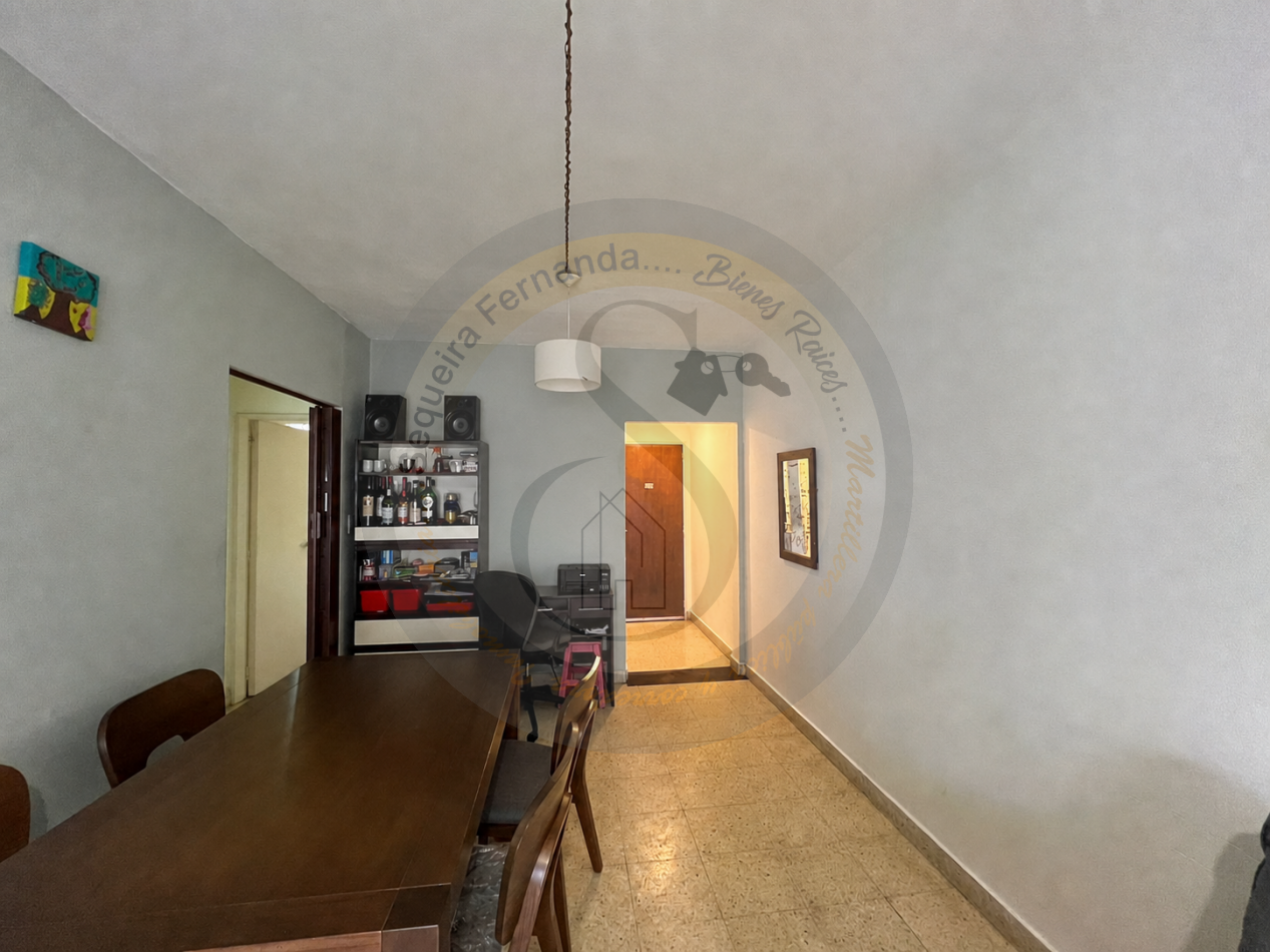 Departamento 3 ambientes con balcon hacia la calle mas quincho salon comedor