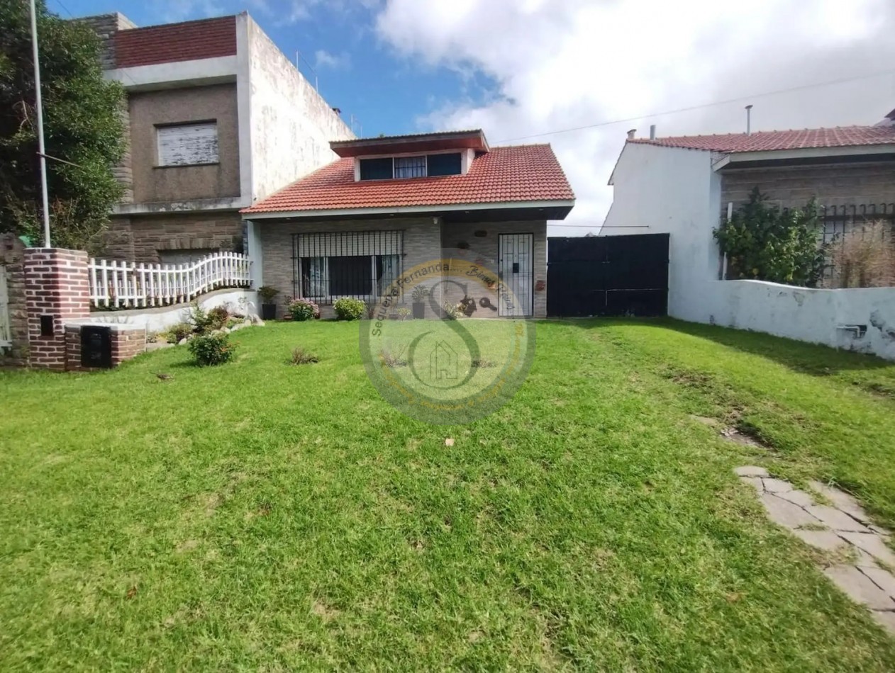 Chalet de 4 ambientes con amplio parque, Barrio Colinas de Peralta Ramos