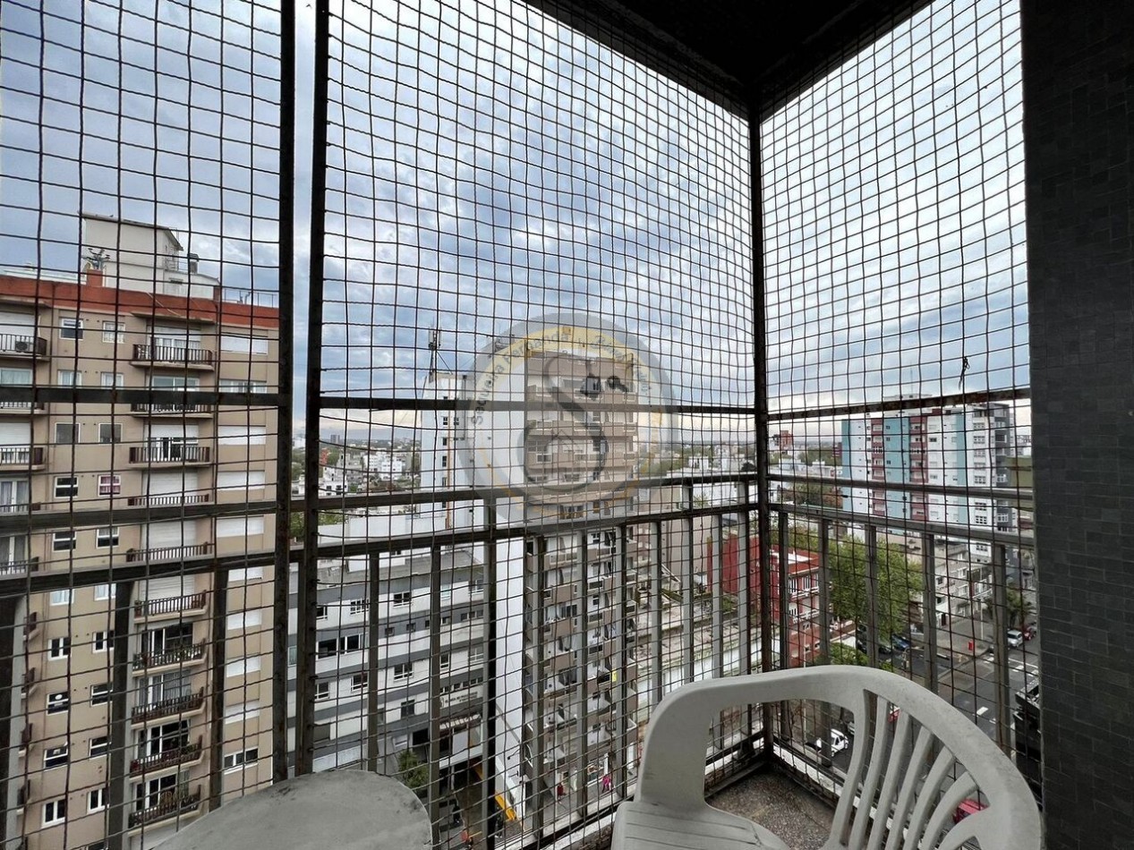 Departamento 3 ambientes con balcon hacia la calle mas quincho salon comedor