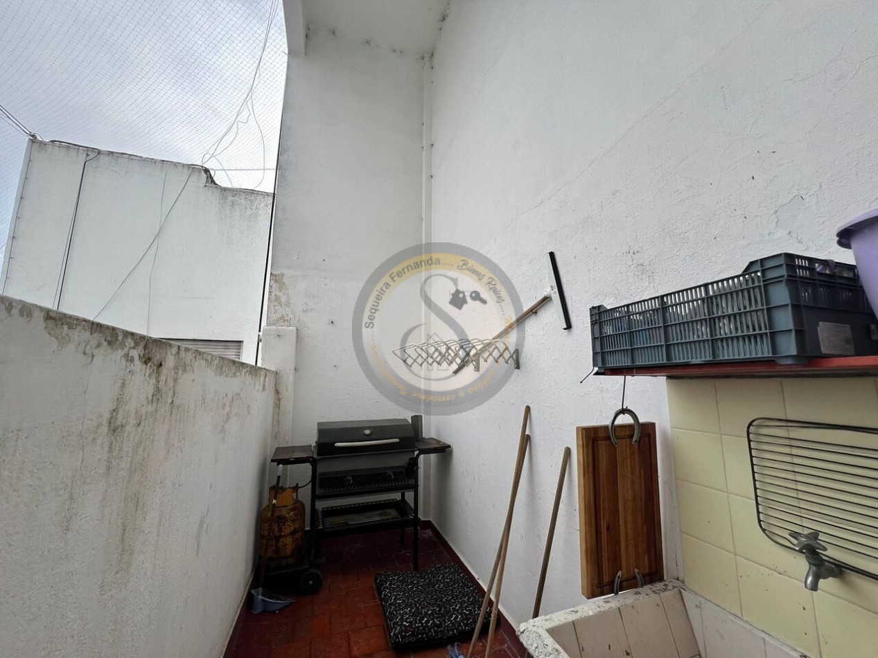 Departamento 3 ambientes con balcon hacia la calle mas quincho salon comedor