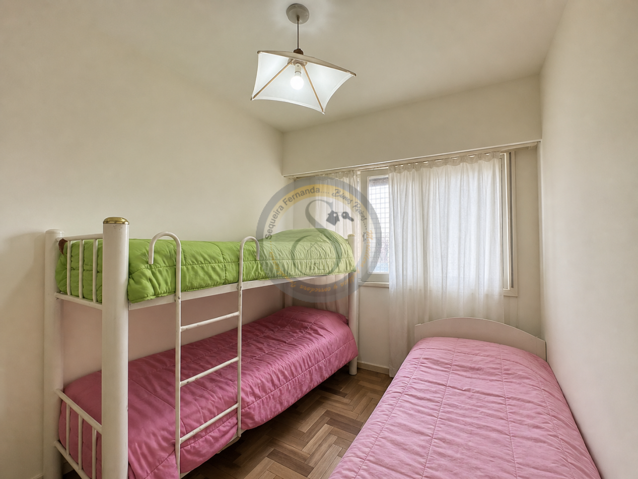Departamento 3 ambientes con balcon hacia la calle mas quincho salon comedor