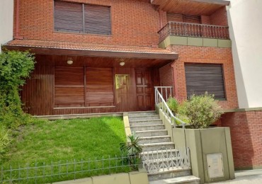 venta en Miramar, Chalet de 6 ambientes 3 dormitorios 3 baños, cochera apta para 3 vehiculos