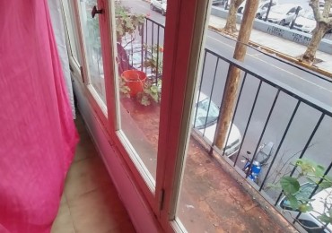 Departamento 2 amb con balcon frente a tribunales con vista a la calle 