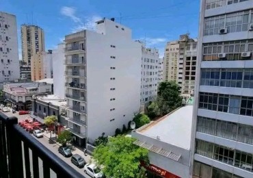 Departamento dos ambientes, al frentecon balcon saliente a San Luis, entre Moreno y Belgrano