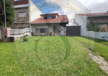 Chalet de 4 ambientes con amplio parque, Barrio Colinas de Peralta Ramos